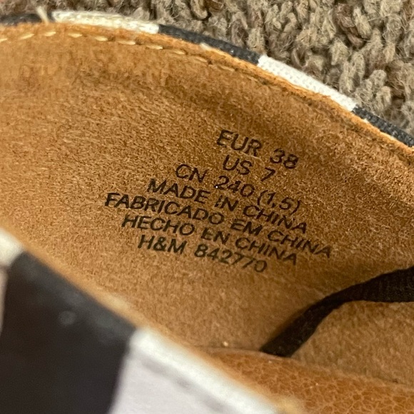 H&M Open Toe Cut Out Striped Flats (7) - Picture 3 of 3